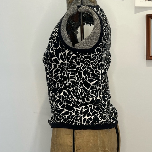 JONES NEW YORK casual chic sweater vest. - Picture 2 of 4